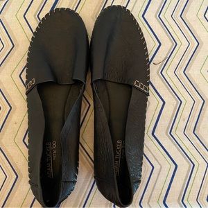 Brand new moccasin style flats size 13. Ridged flats and tan stitching.